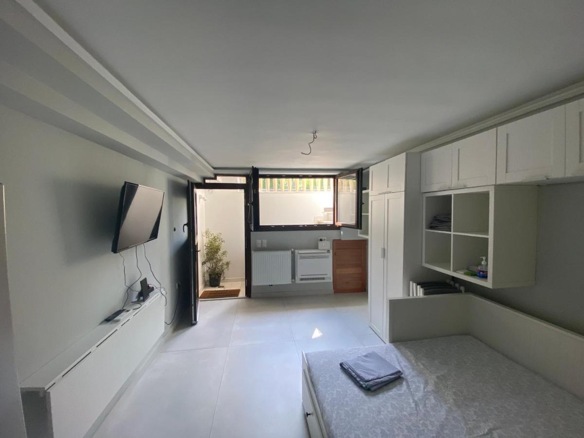 Minimalist Studio Behind Hilton Hotel Athene Buitenkant foto