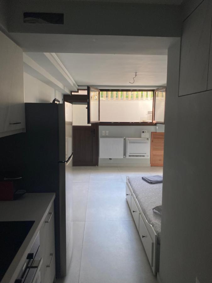Minimalist Studio Behind Hilton Hotel Athene Buitenkant foto